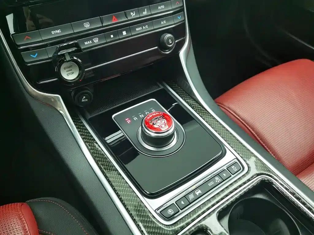 Jaguar XE 2018 2.0T 200PS 2WD R-Sport — миниатюра 13