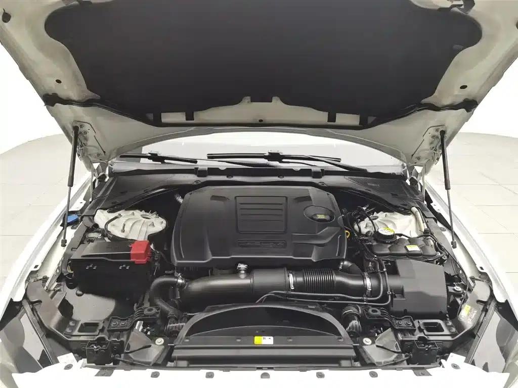 Jaguar XE 2018 2.0T 200PS 2WD R-Sport — миниатюра 6