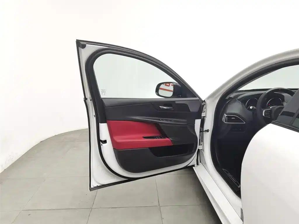 Jaguar XE 2018 2.0T 200PS 2WD R-Sport — миниатюра 8