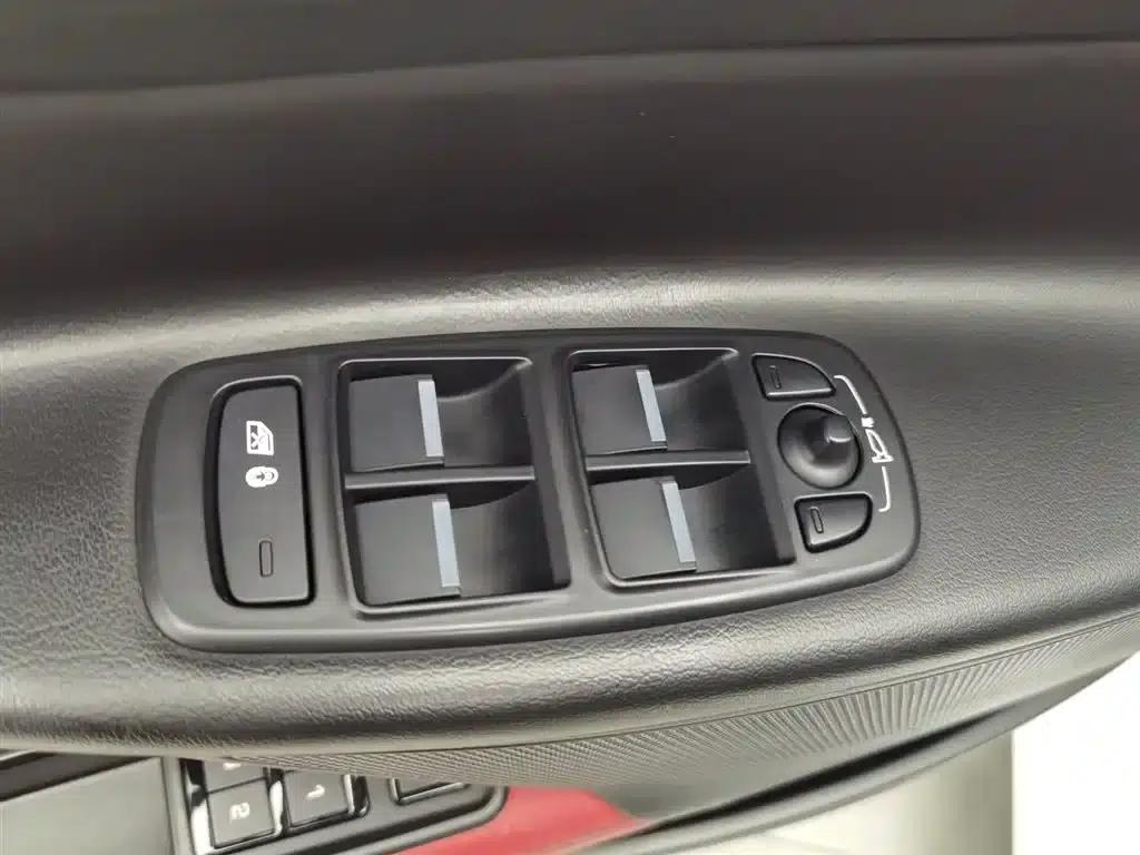 Jaguar XE 2018 2.0T 200PS 2WD R-Sport — миниатюра 9