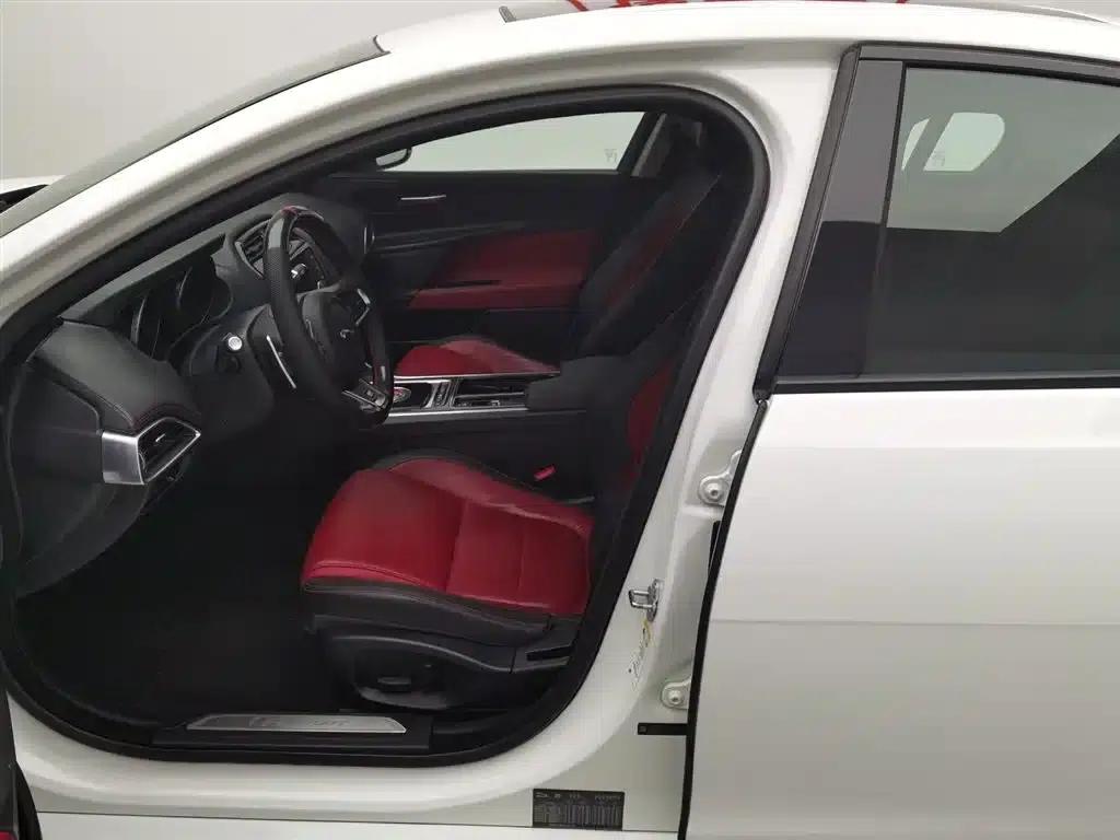 Jaguar XE 2018 2.0T 200PS 2WD R-Sport — миниатюра 10