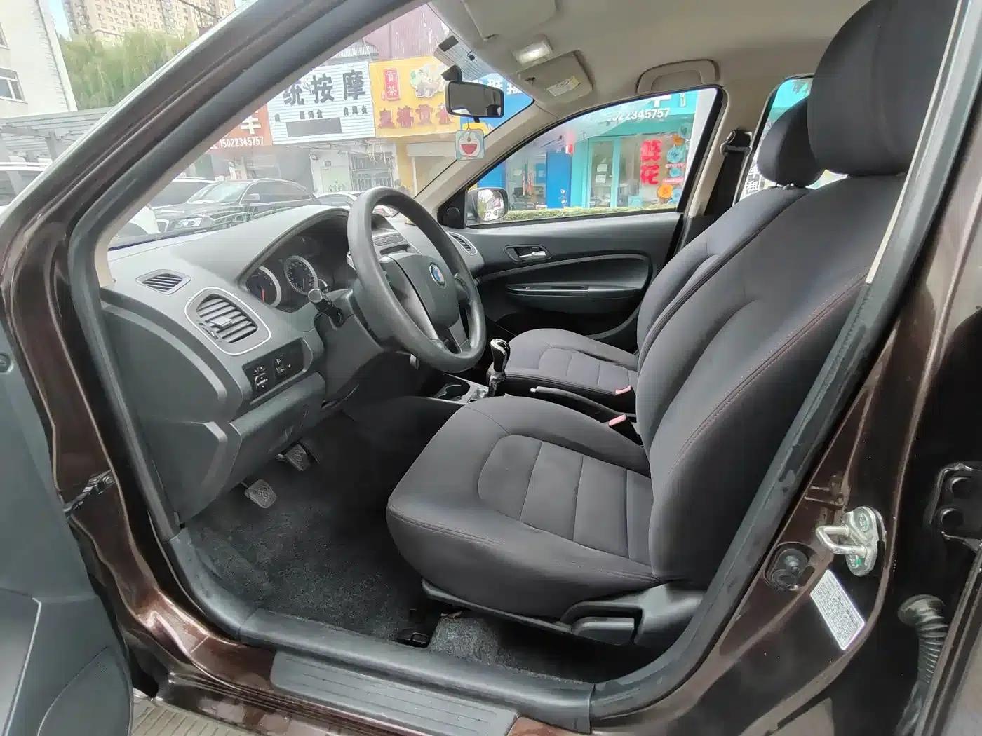 King Kong 2014 Sedan 1.5L Manual Entry-Level — миниатюра 7