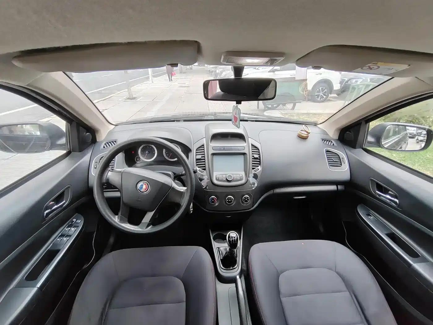 King Kong 2014 Sedan 1.5L Manual Entry-Level — миниатюра 9
