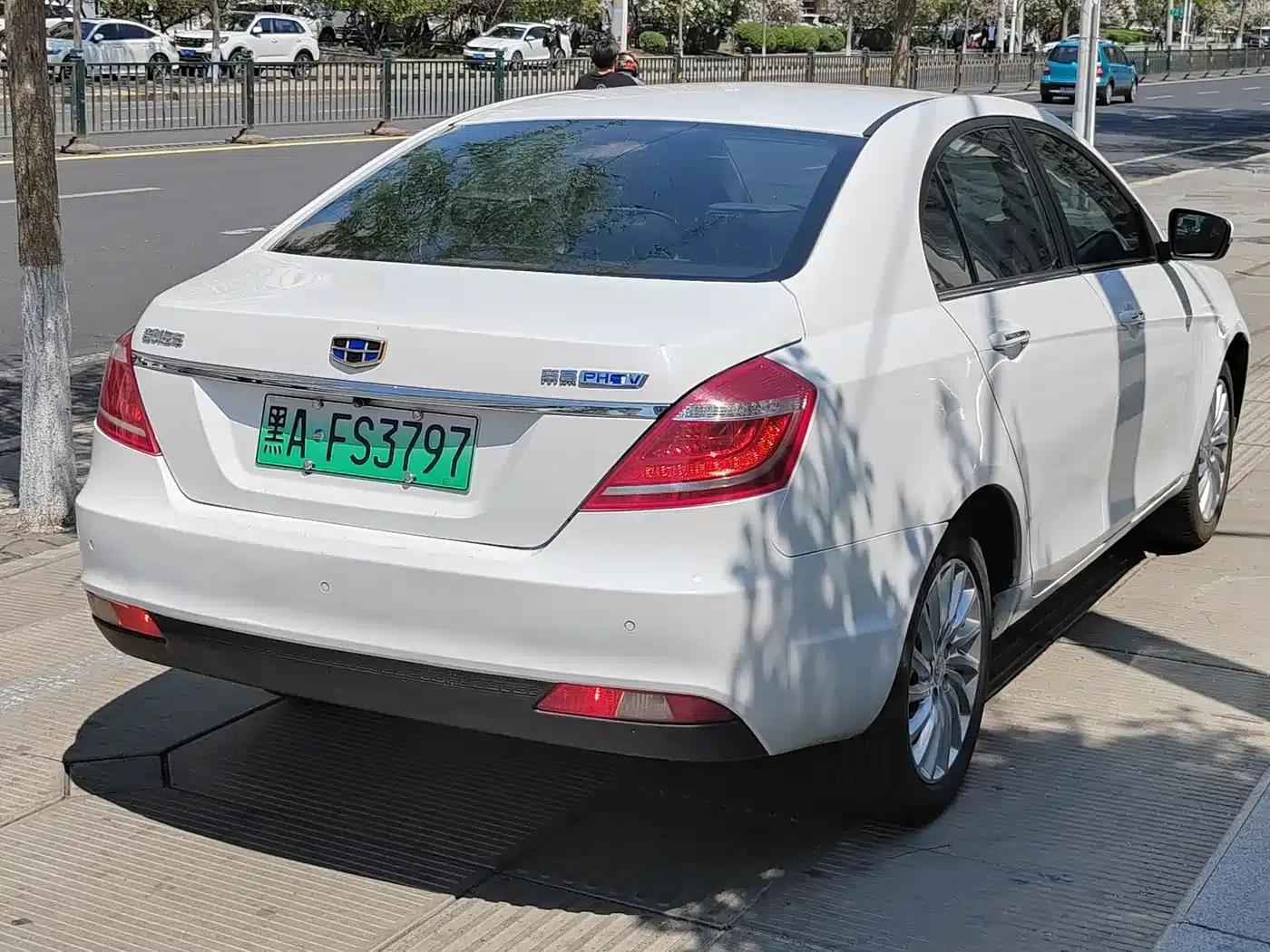 Geely Emgrand New Energy 2017 1.5L PHEV Elite Edition — миниатюра 5