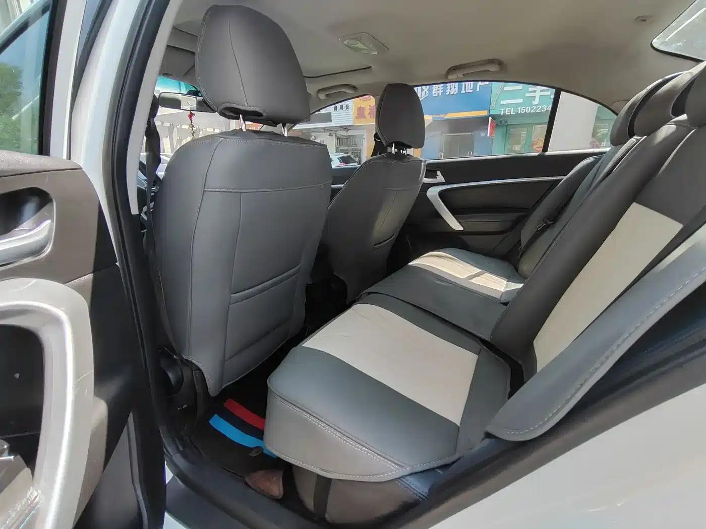 Geely Emgrand New Energy 2017 1.5L PHEV Elite Edition — миниатюра 9