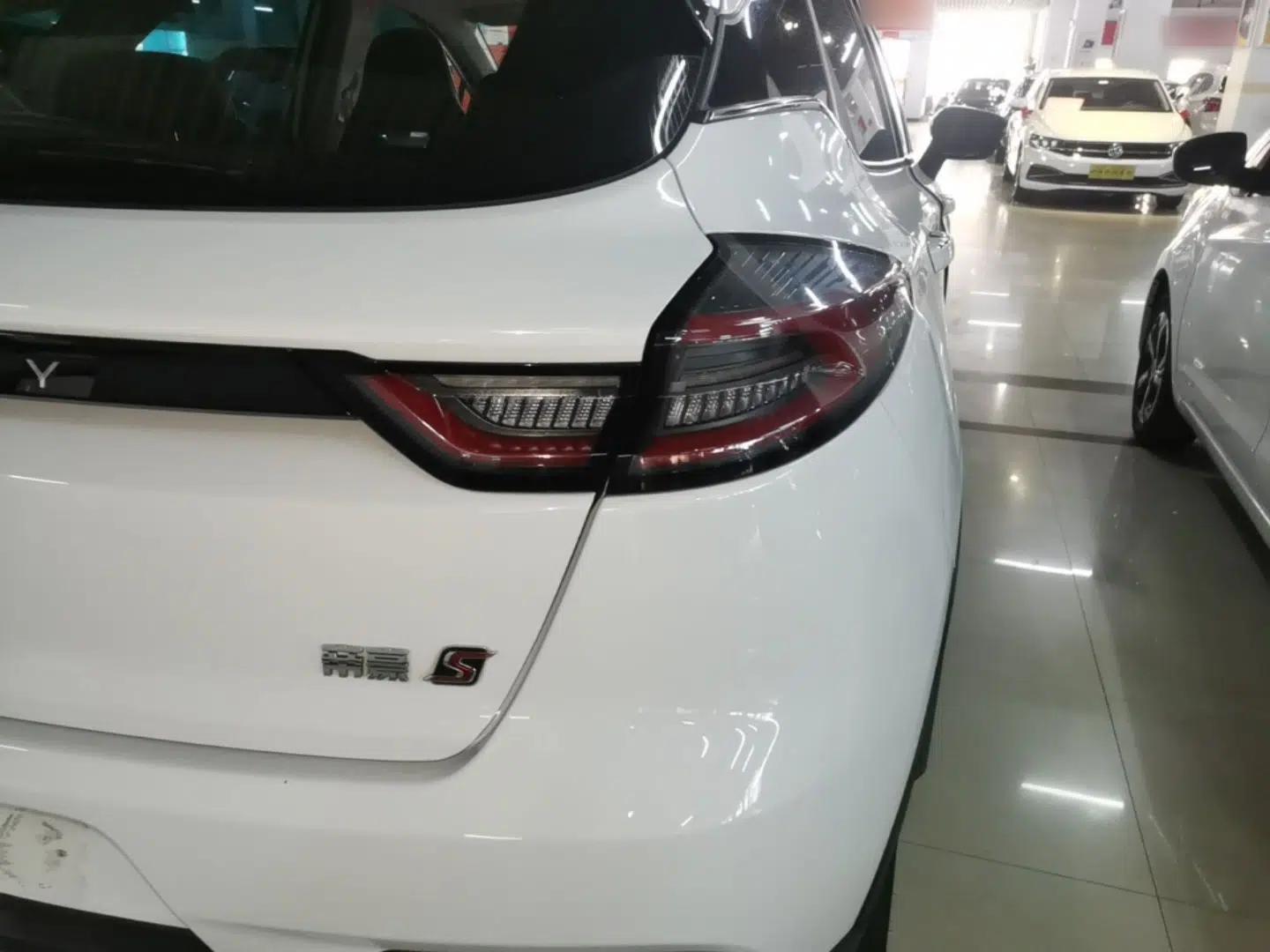 Geely Auto Emgrand S 2021 1.4T CVT Prestige Edition — миниатюра 8