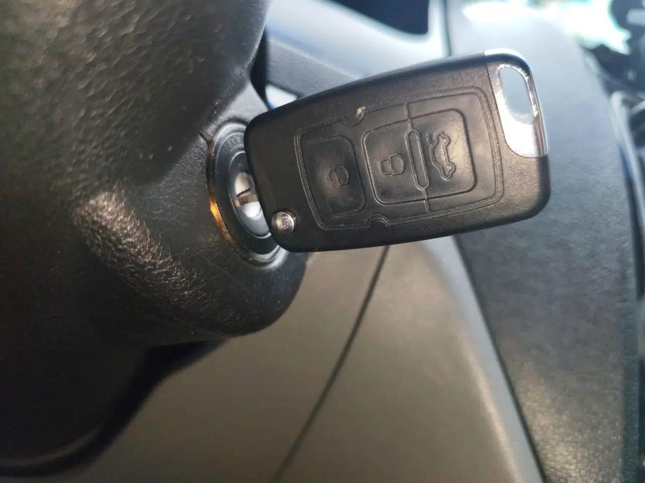 Geely Auto Classic Emgrand 2013 Sedan 1.5L Manual Entry-Level Model — миниатюра 9