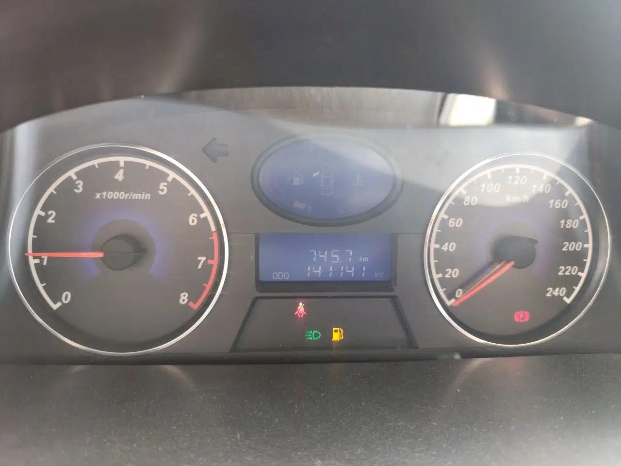 Geely Auto Classic Emgrand 2013 Sedan 1.5L Manual Entry-Level Model — миниатюра 12