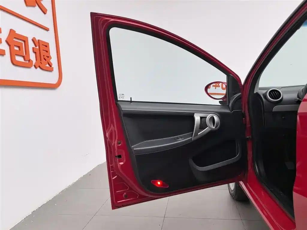 Yueyue 2014 J2 1.0L Luxury Edition — миниатюра 8