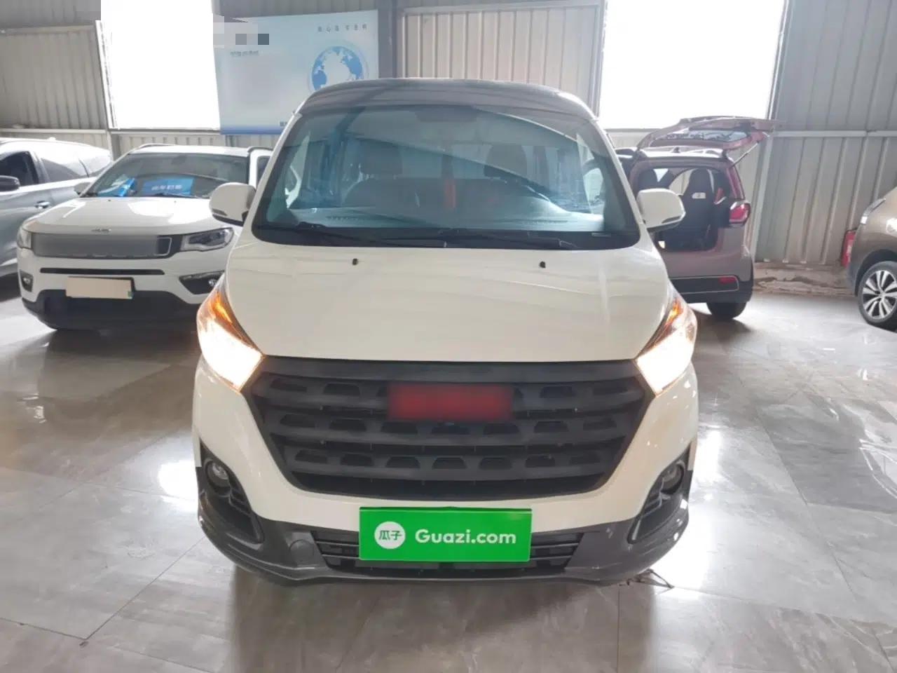Jinbei Gold Hiace M Classic 2022 Panda Edition 1.5L Travel Lion Passenger Van 6 Seats — миниатюра 2