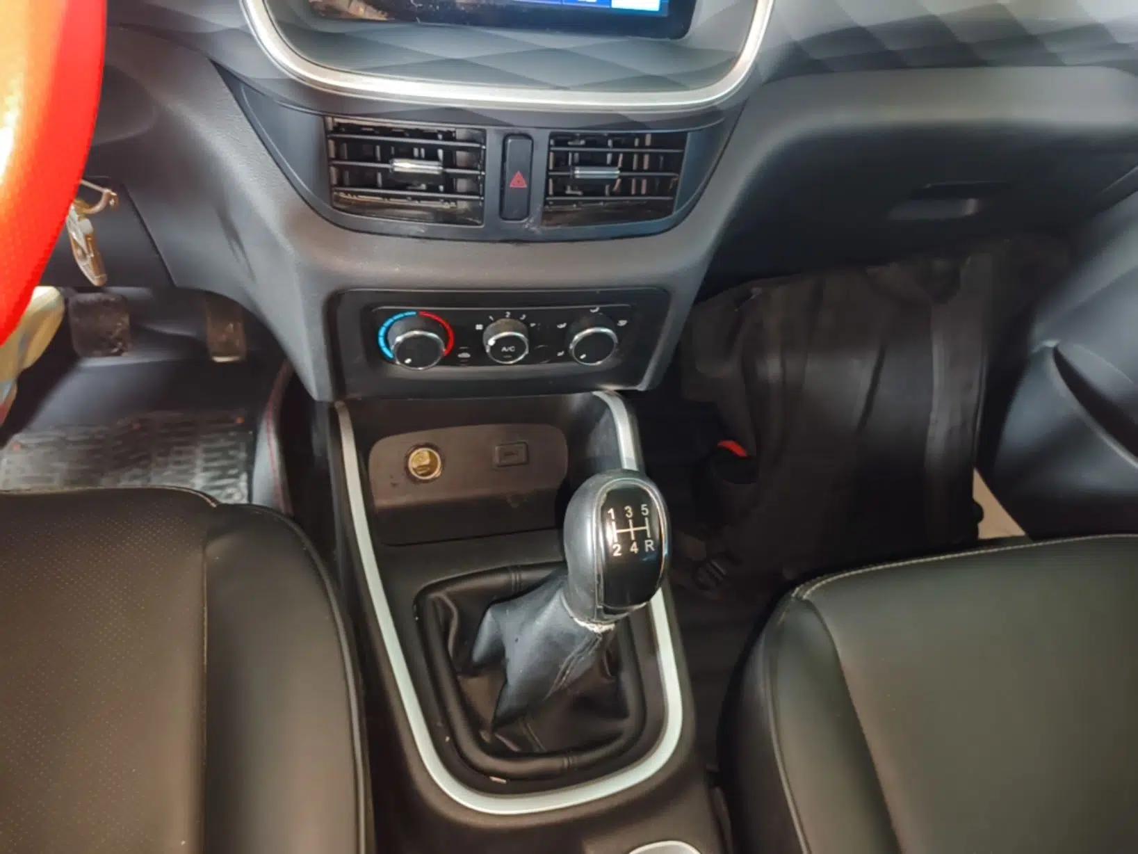 Jinbei Gold Hiace M Classic 2022 Panda Edition 1.5L Travel Lion Passenger Van 6 Seats — миниатюра 17