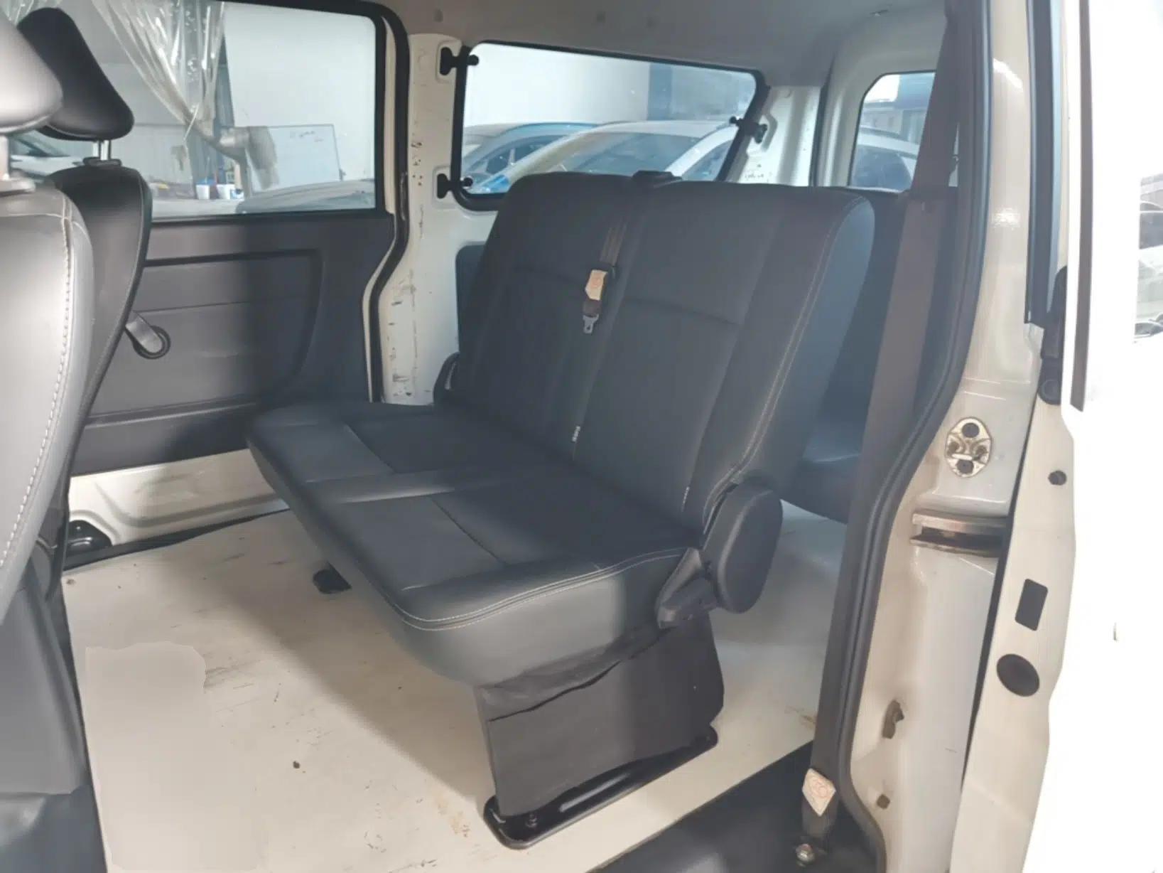 Jinbei Gold Hiace M Classic 2022 Panda Edition 1.5L Travel Lion Passenger Van 6 Seats — миниатюра 20
