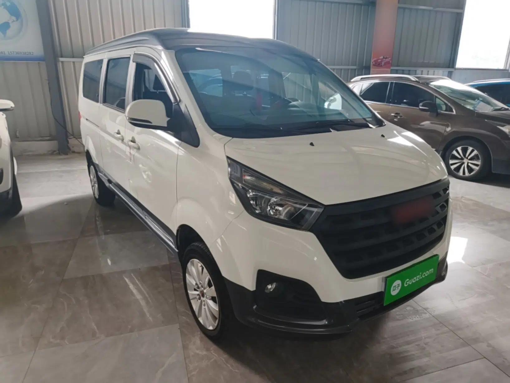 Jinbei Gold Hiace M Classic 2022 Panda Edition 1.5L Travel Lion Passenger Van 6 Seats — миниатюра 3