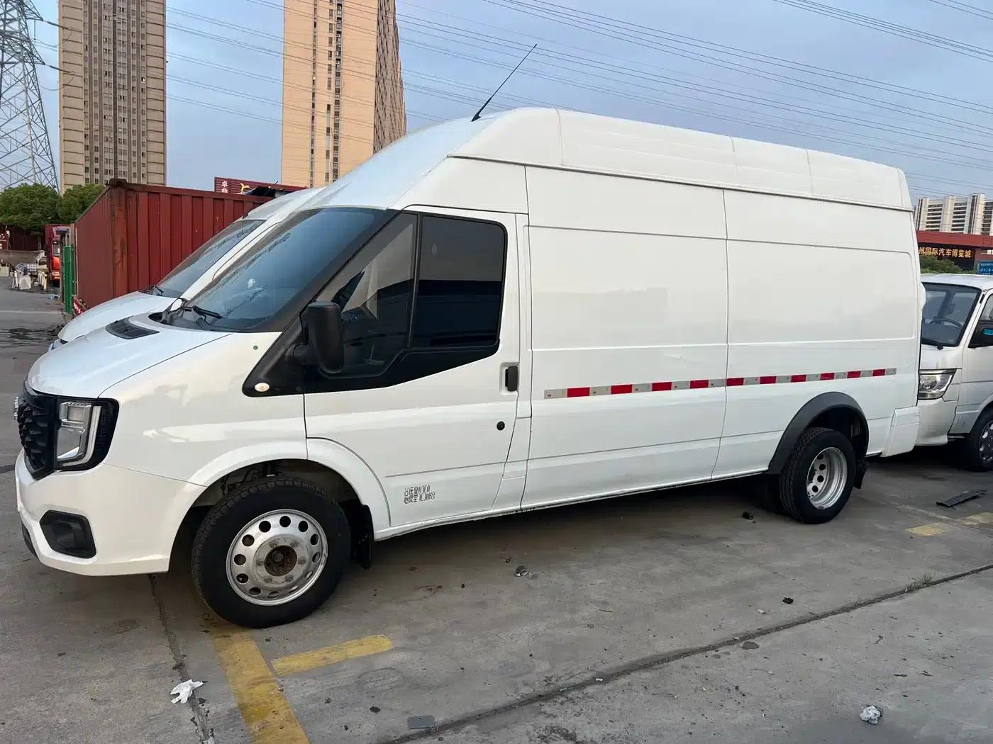 Jiangling Fushun 2022 2.0T Manual Transmission Van, Long Wheelbase, Medium-High Roof, 3 Seats — миниатюра 2