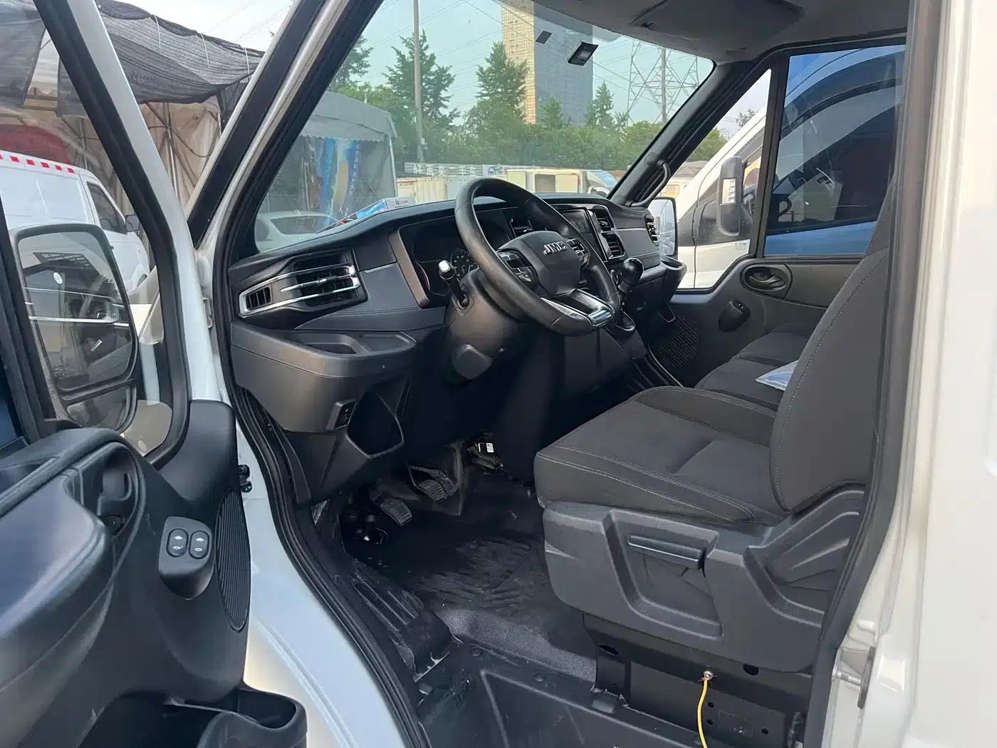 Jiangling Fushun 2022 2.0T Manual Transmission Van, Long Wheelbase, Medium-High Roof, 3 Seats — миниатюра 4