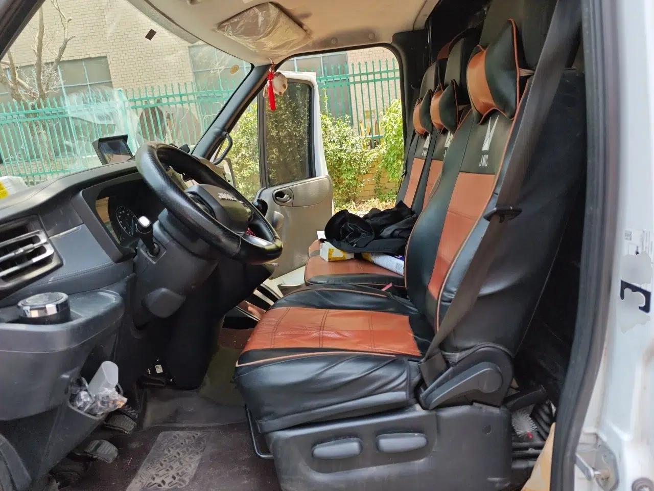 JMC Fushun 2022 2.0T Manual Van with Mid-Roof High Roof and 3 Seats — миниатюра 16