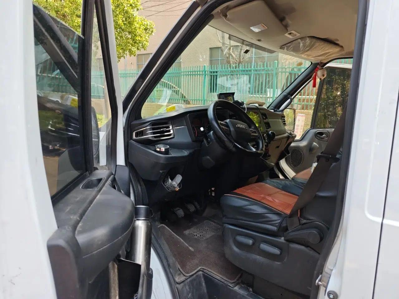 JMC Fushun 2022 2.0T Manual Van with Mid-Roof High Roof and 3 Seats — миниатюра 17