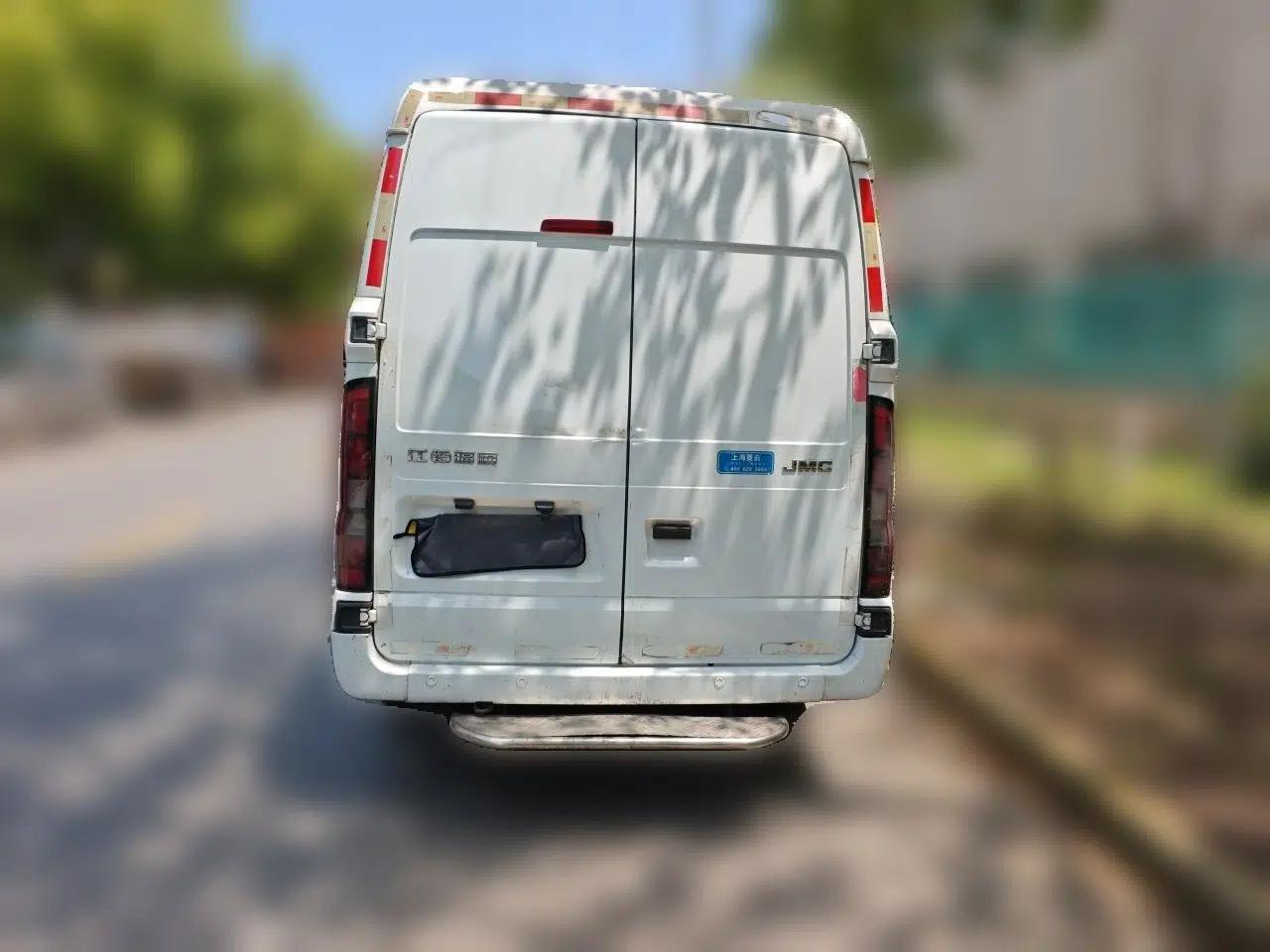 JMC Fushun 2022 2.0T Manual Van with Mid-Roof High Roof and 3 Seats — миниатюра 5