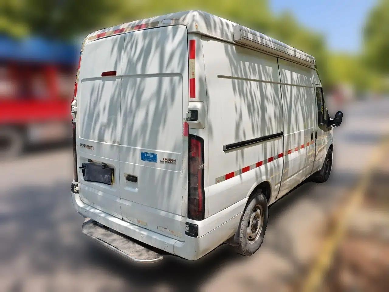 JMC Fushun 2022 2.0T Manual Van with Mid-Roof High Roof and 3 Seats — миниатюра 6