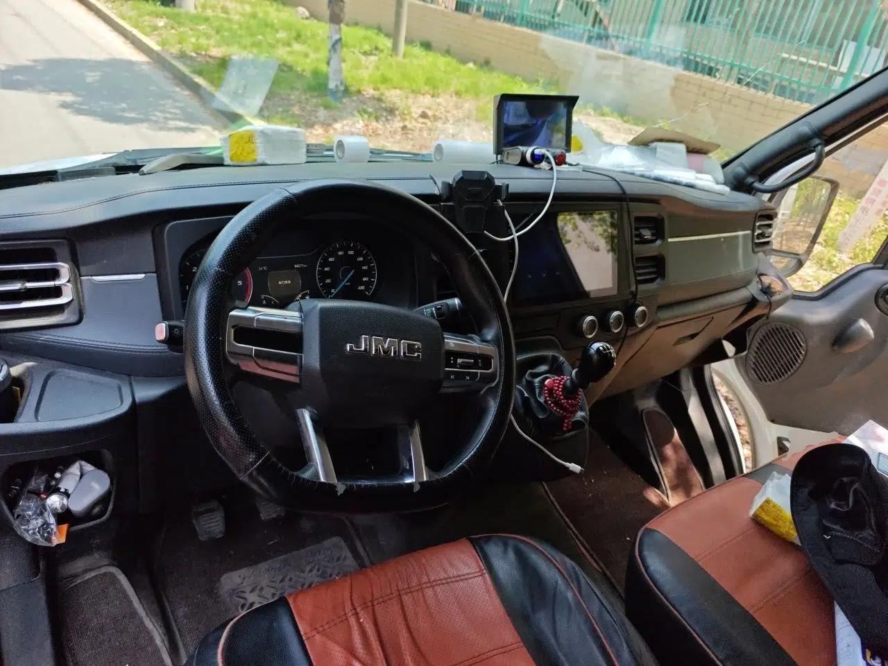 JMC Fushun 2022 2.0T Manual Van with Mid-Roof High Roof and 3 Seats — миниатюра 10