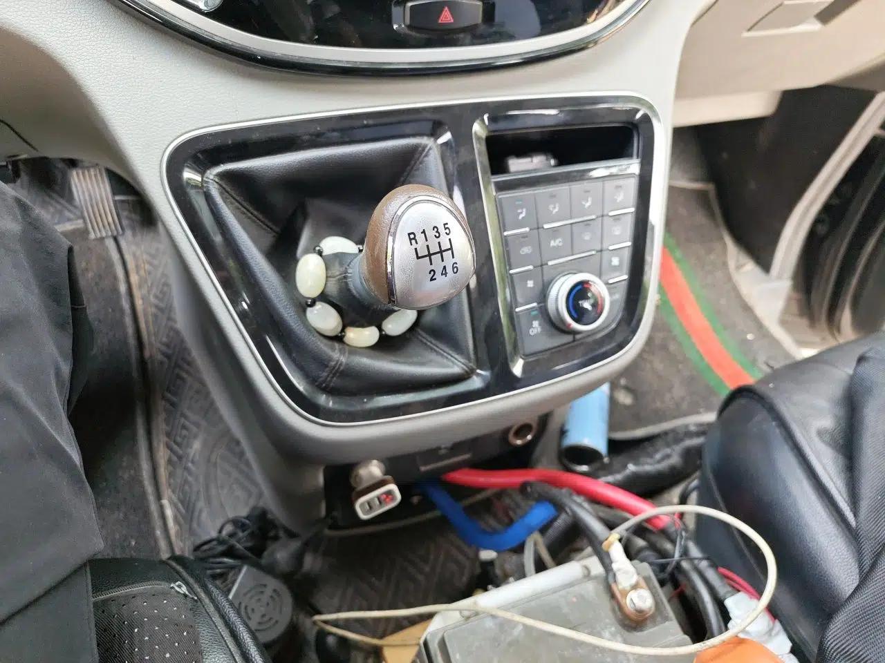 JAC Refine M4 2017 1.9T Diesel Manual Luxury Model — миниатюра 15