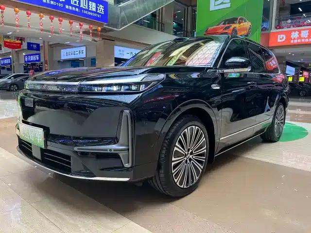 Galaxy M9 2025 210km/h AWD Navigator Edition