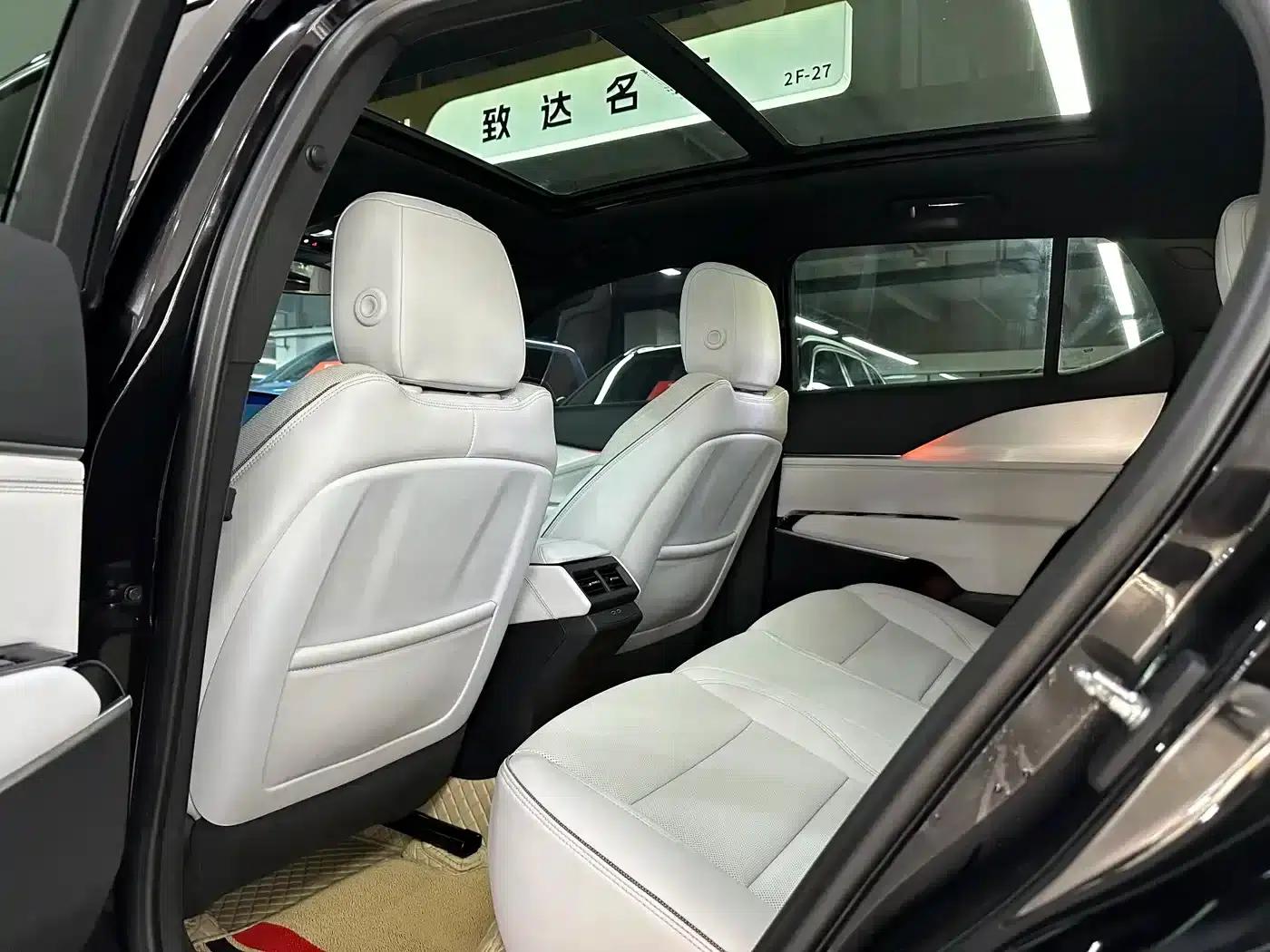 2023 Cadillac GT4 25T Luxury — миниатюра 6