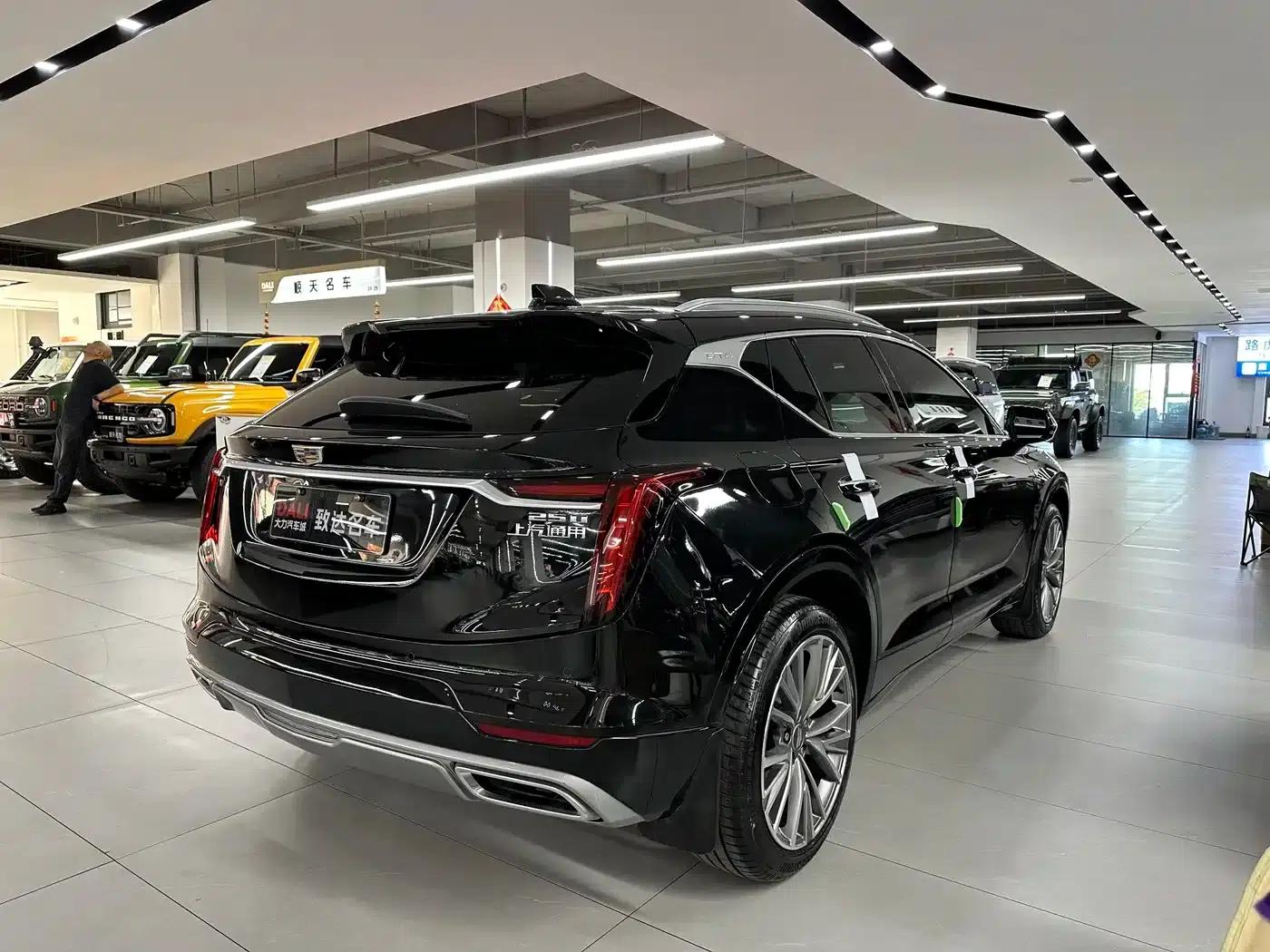2023 Cadillac GT4 25T Luxury — миниатюра 7
