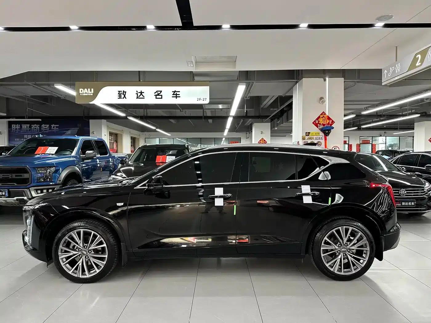 2023 Cadillac GT4 25T Luxury — миниатюра 10