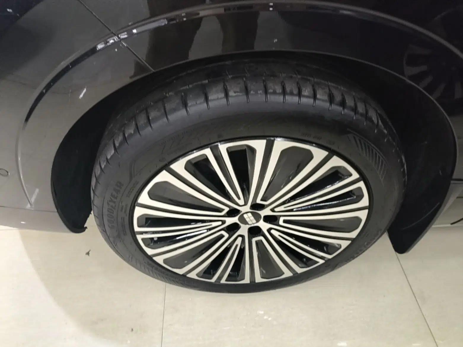 Geely Galaxy M9 2025 Model 210km Four-Wheel-Drive Leading Edition — миниатюра 8