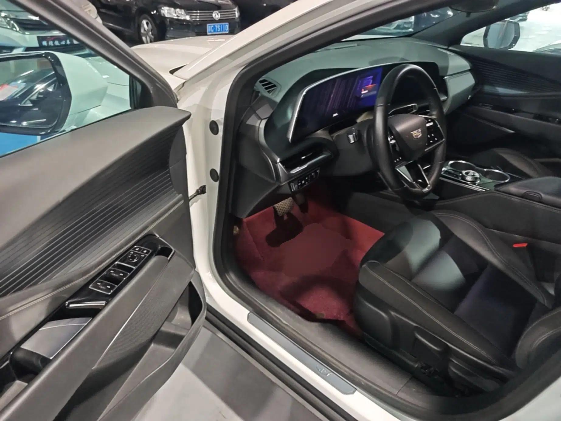 Cadillac GT4 2023 25T Fashion Edition — миниатюра 19