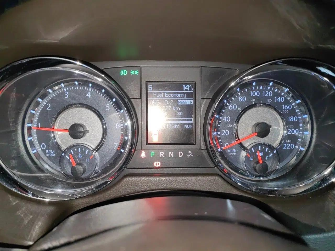 Chrysler Grand Voyager 2013 3.6L Luxury Edition — миниатюра 12