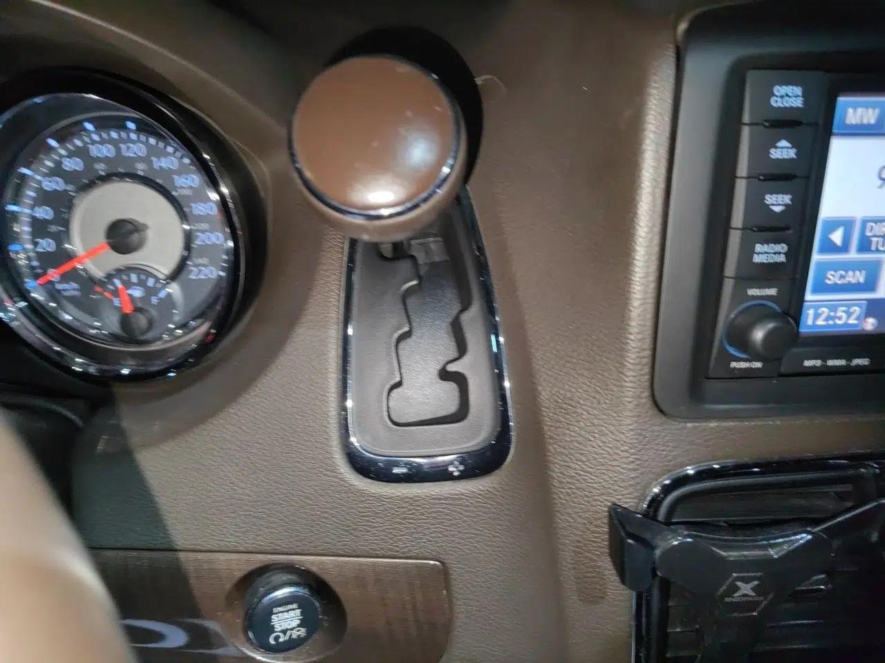 Chrysler Grand Voyager 2013 3.6L Luxury Edition — миниатюра 15