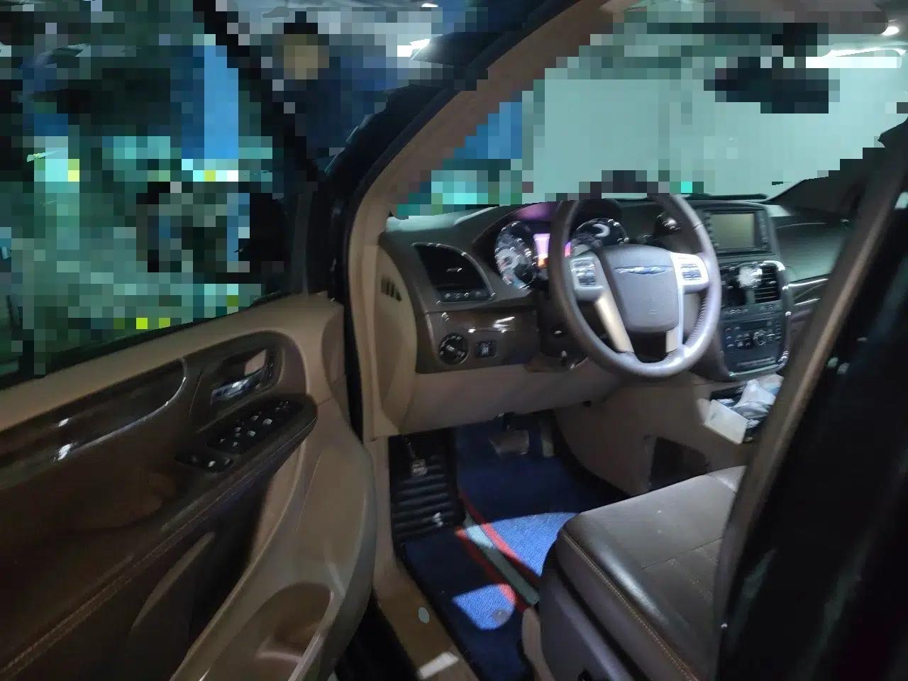 Chrysler Grand Voyager 2013 3.6L Luxury Edition — миниатюра 17