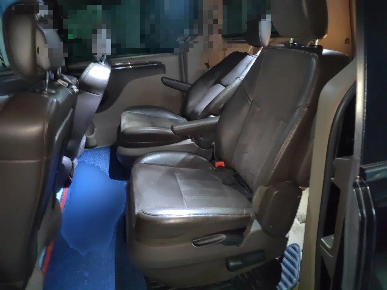 Chrysler Grand Voyager 2013 3.6L Luxury Edition — миниатюра 18