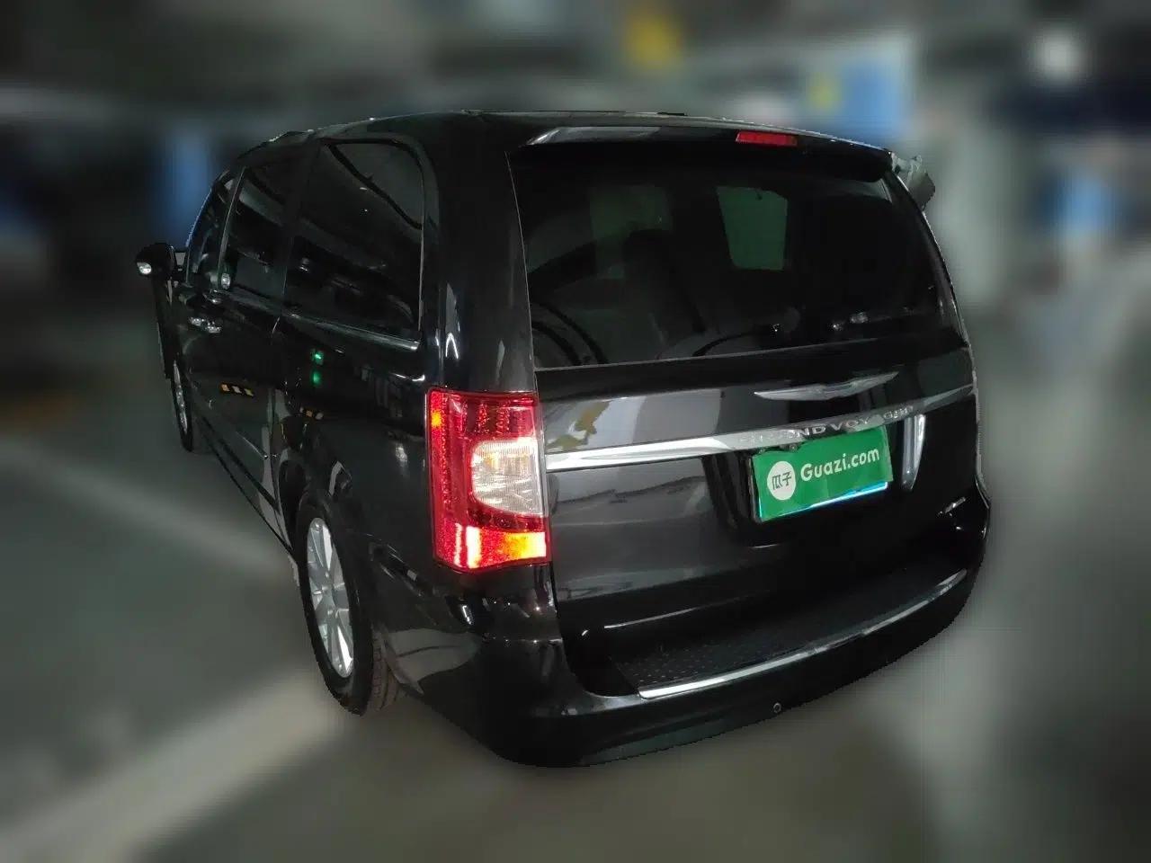 Chrysler Grand Voyager 2013 3.6L Luxury Edition — миниатюра 4