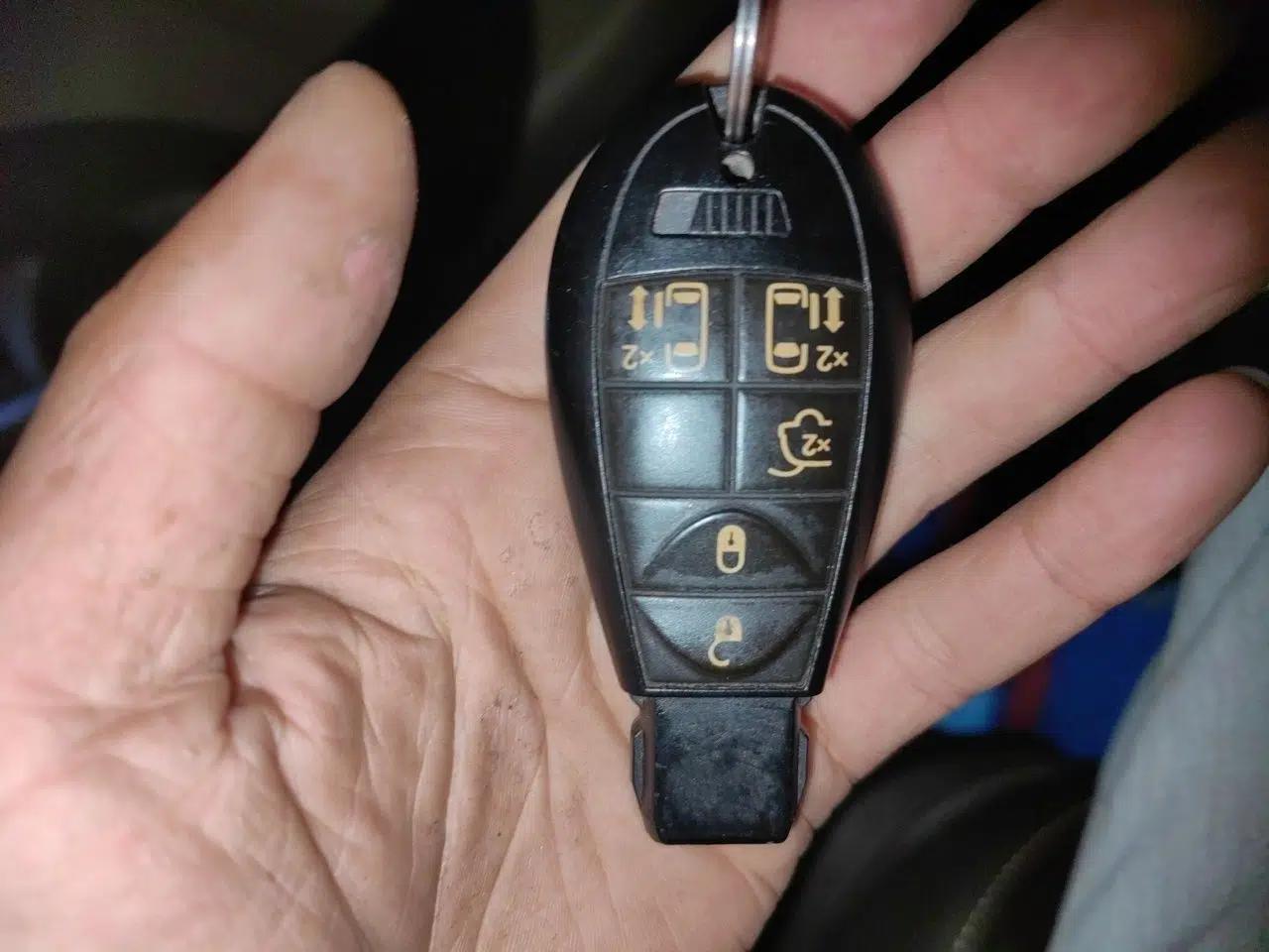 Chrysler Grand Voyager 2013 3.6L Luxury Edition — миниатюра 9