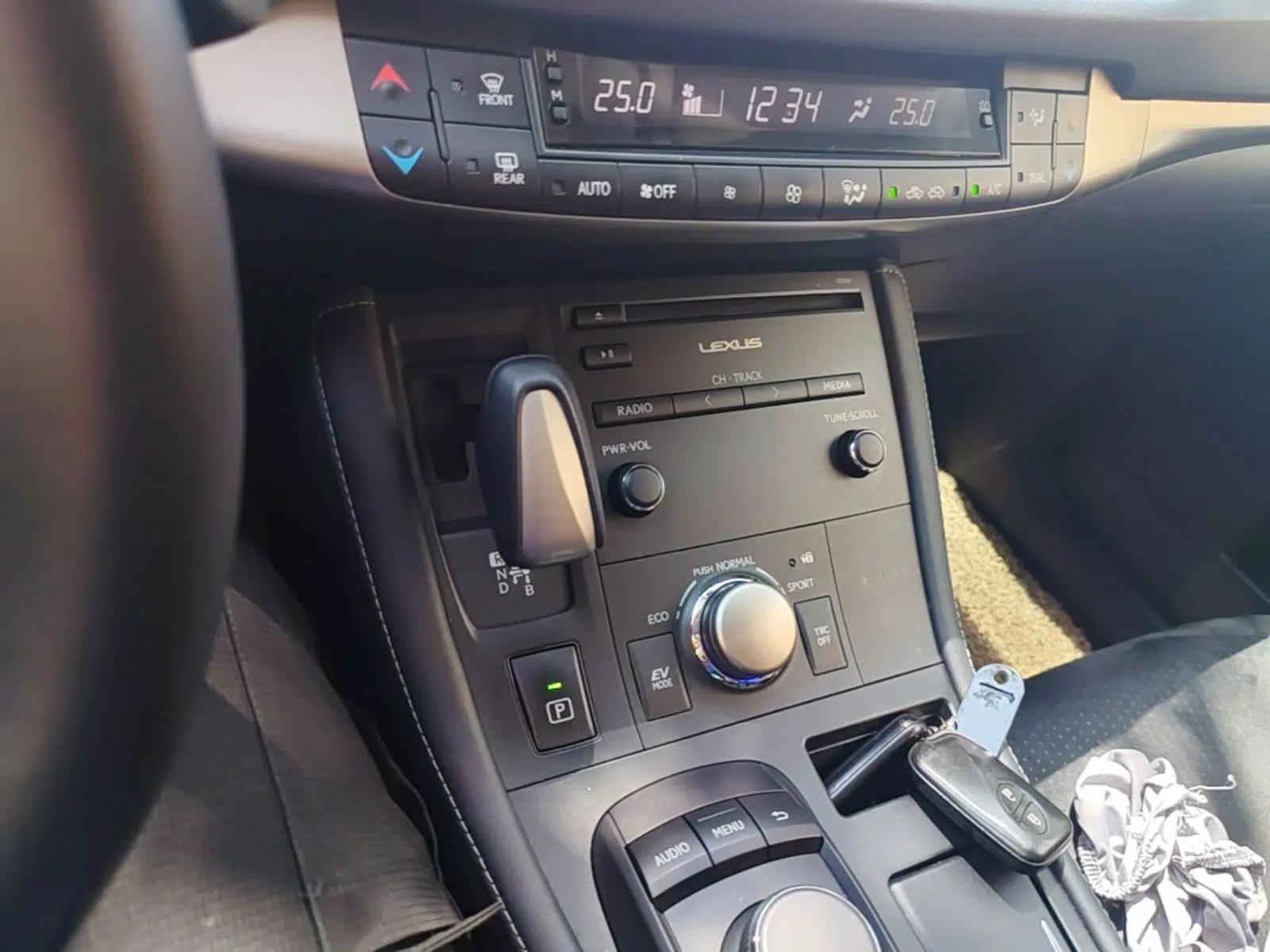 Lexus CT 2014 CT200h Comfort Edition Monochrome — миниатюра 17