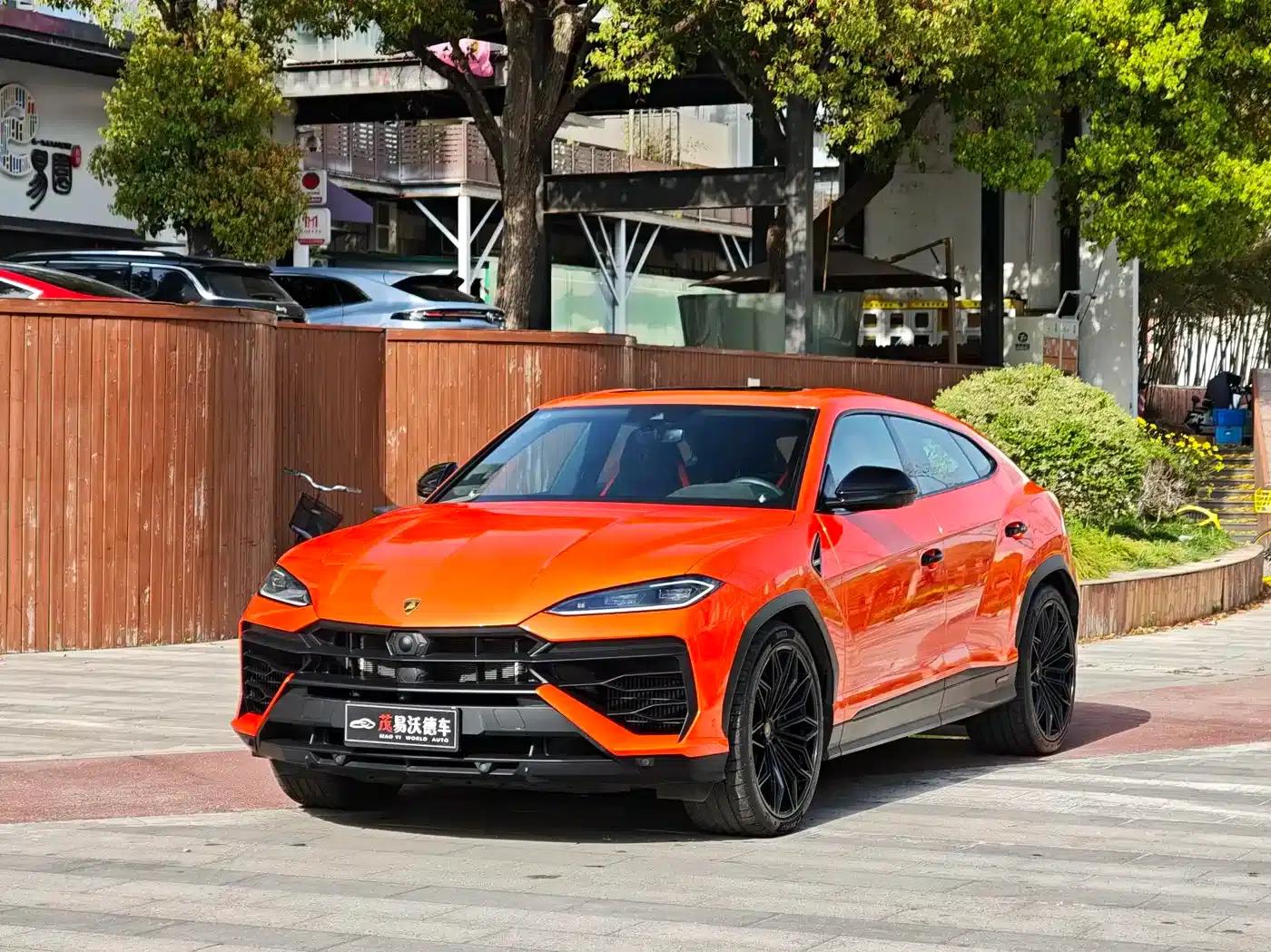 2025 Urus SE 4.0T Standard Edition — миниатюра 1