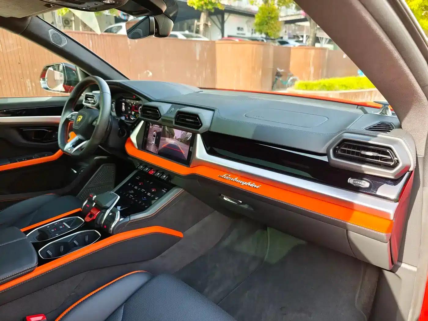 2025 Urus SE 4.0T Standard Edition — миниатюра 12