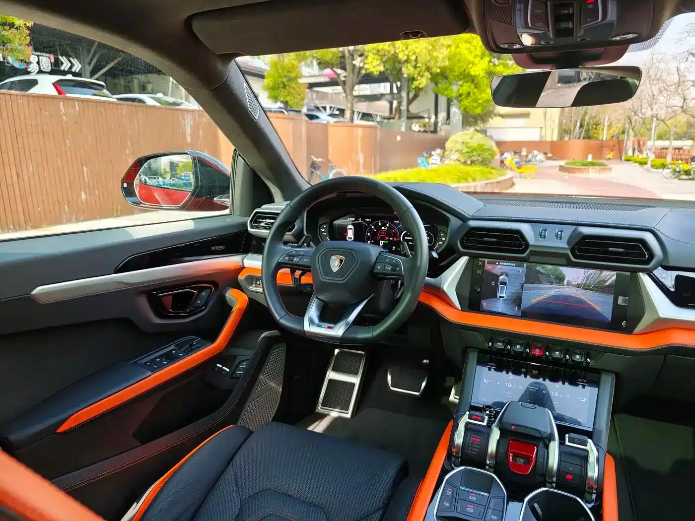 2025 Urus SE 4.0T Standard Edition — миниатюра 17