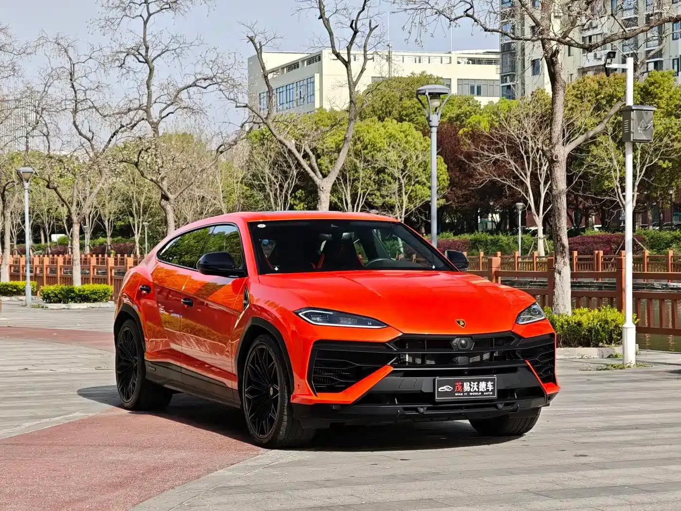 2025 Urus SE 4.0T Standard Edition — миниатюра 3