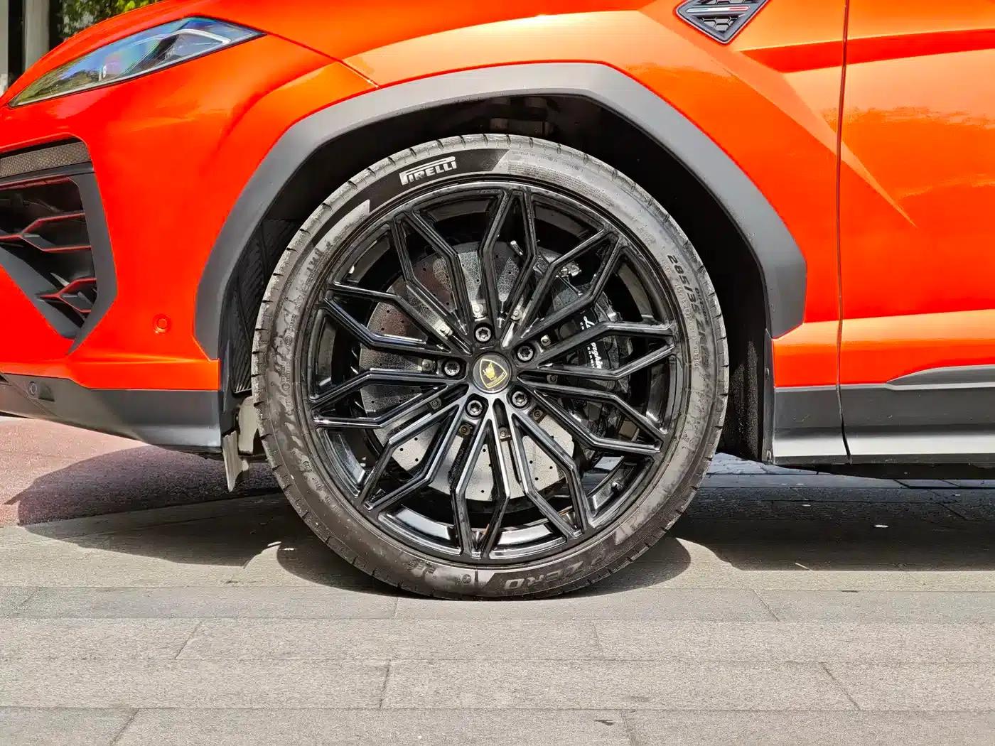2025 Urus SE 4.0T Standard Edition — миниатюра 8