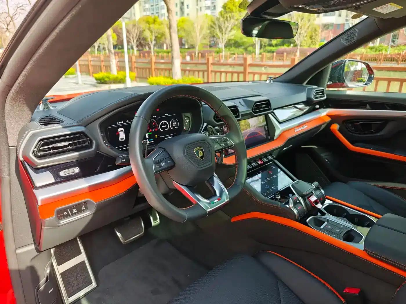 2025 Urus SE 4.0T Standard Edition — миниатюра 9