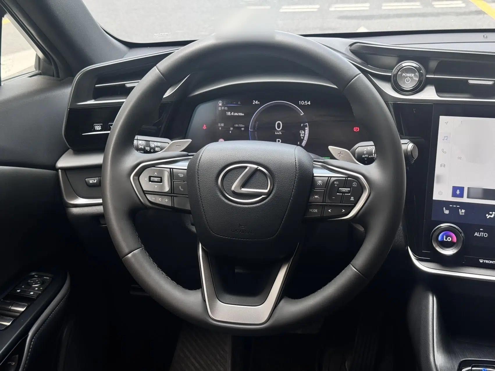 Lexus RZ 2023 450e All-Wheel Drive Luxury Edition — миниатюра 14
