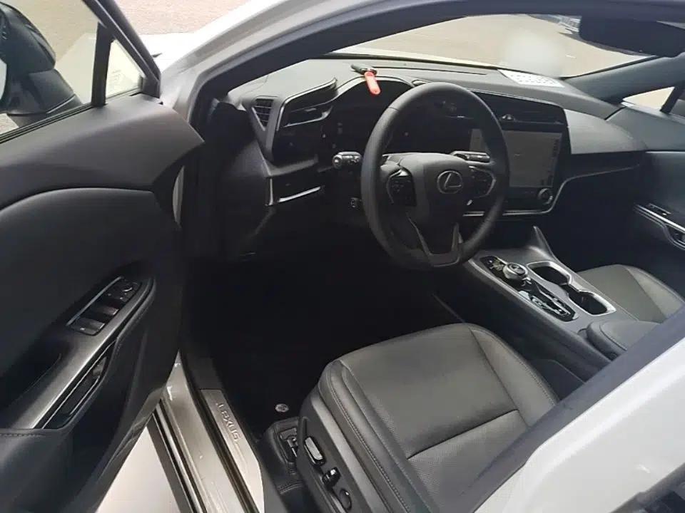 Lexus RZ 2023 450e All-Wheel Drive Luxury Edition — миниатюра 19