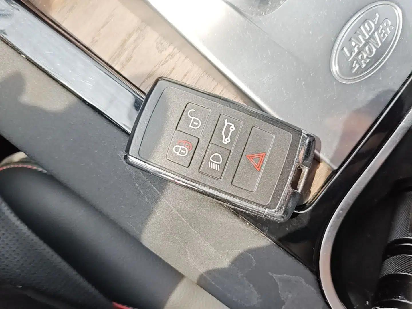Land Rover Discovery Sport New Energy 2021 P300e Performance Tech Edition — миниатюра 12