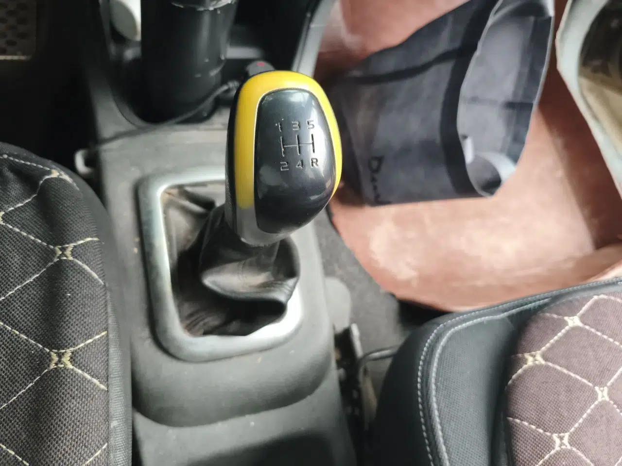 Suzuki Liana A6 2014 Hatchback 1.4L Manual Enjoyment Model — миниатюра 15