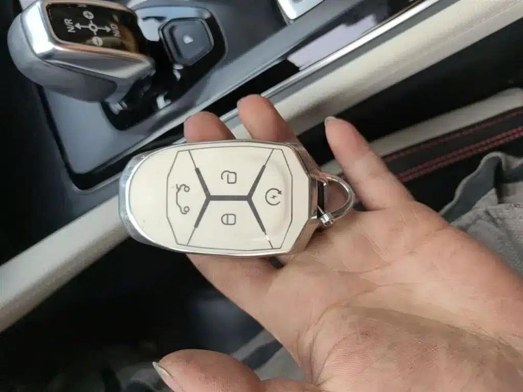 Lynk & Co 02 PHEV 2019 1.5T Pro — миниатюра 9