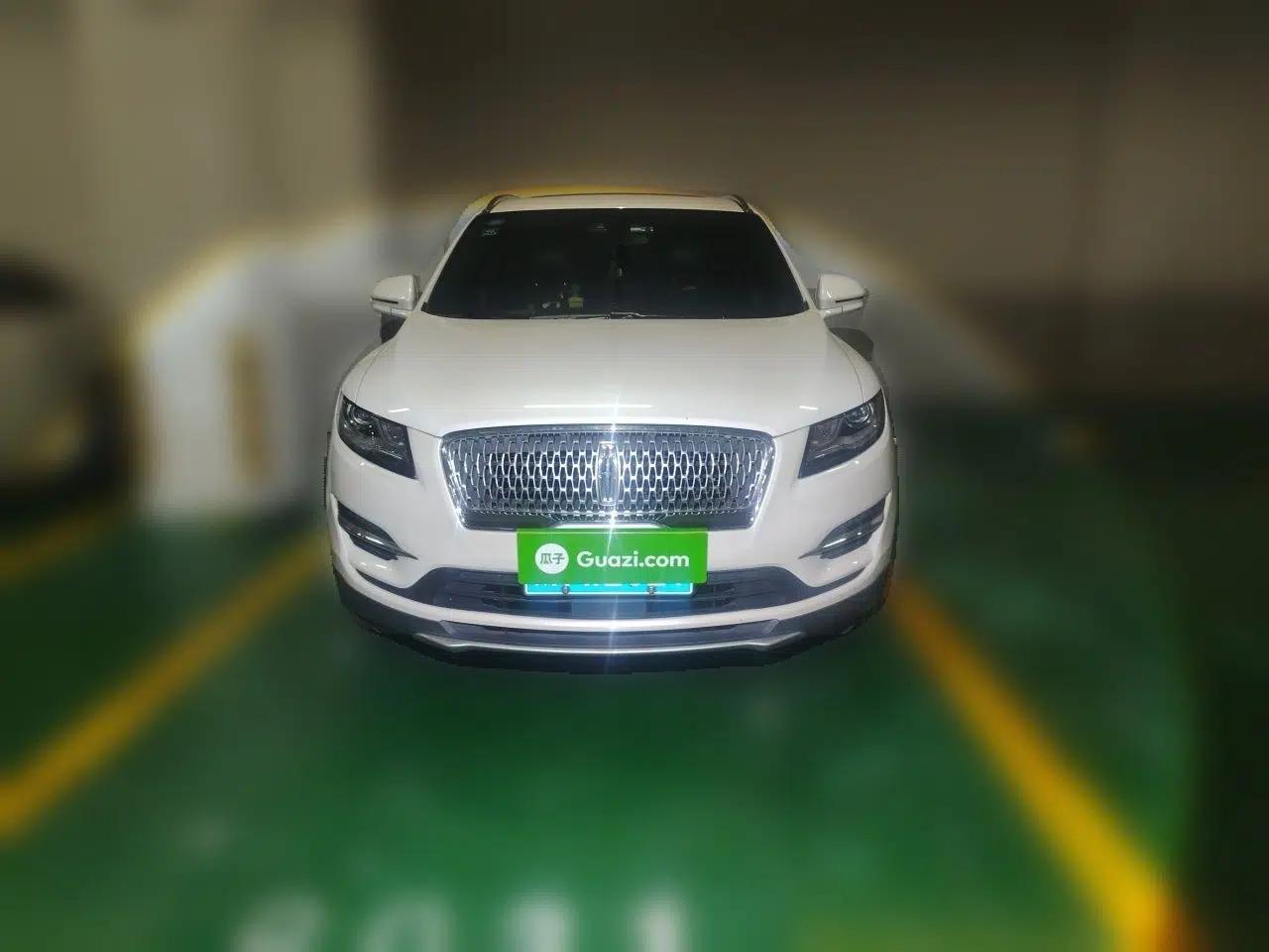 Lincoln MKC 2018 2.0T Two-Wheel Drive Deluxe Edition — миниатюра 2